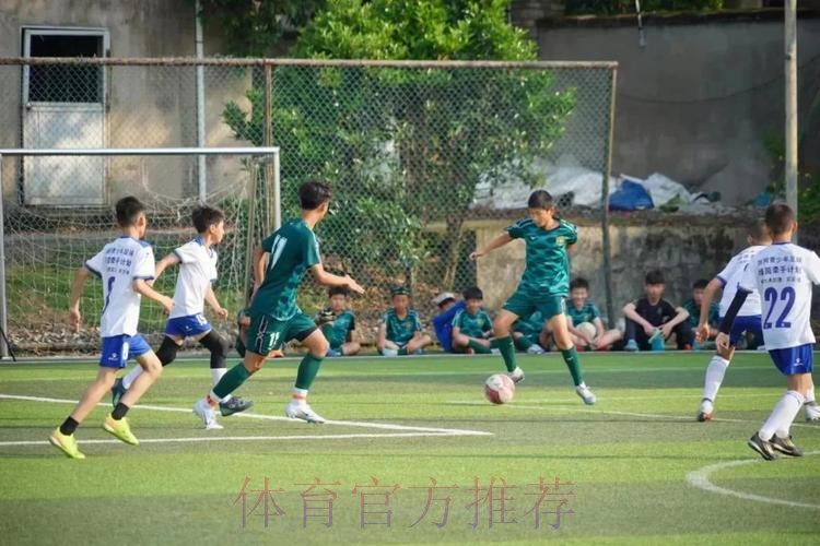 绿茵场上手牵手!浙江-阿克苏青少年足球“绿茵牵手计划”夏令营顺利结营 绿茵场上手牵手!浙江-阿克苏青少年足球“绿茵牵手计划”夏令营顺利结营