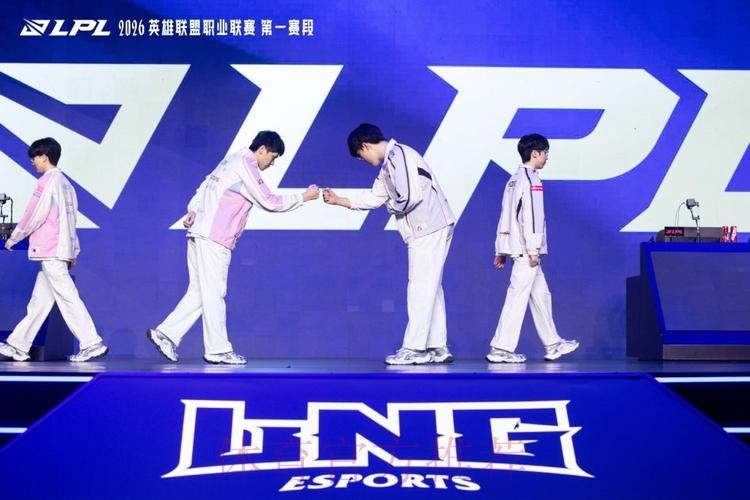 LPL官方发布JDG赛后返图:信念为舟,扬帆直前行! LPL官方发布JDG赛后返图:信念为舟,扬帆直前行!